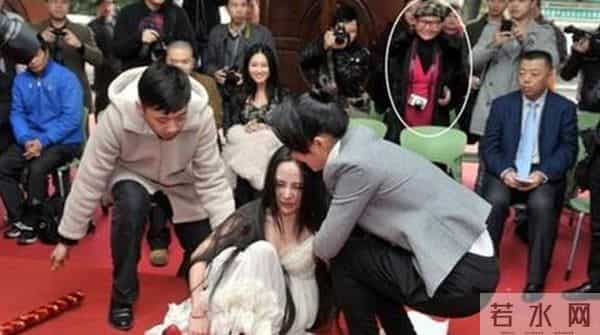 明星出丑尴尬一幕 你还敢这么穿么?