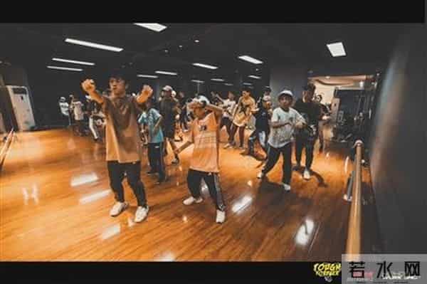 街舞不能拆得横平竖直，否则不是那个东西
