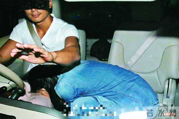 杨怡罗仲谦宣布10.2大婚 为身材婚后造人