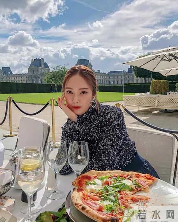 爱豆郑秀妍这么忙 居然还隐藏了一重身份?Ins上传疯传!