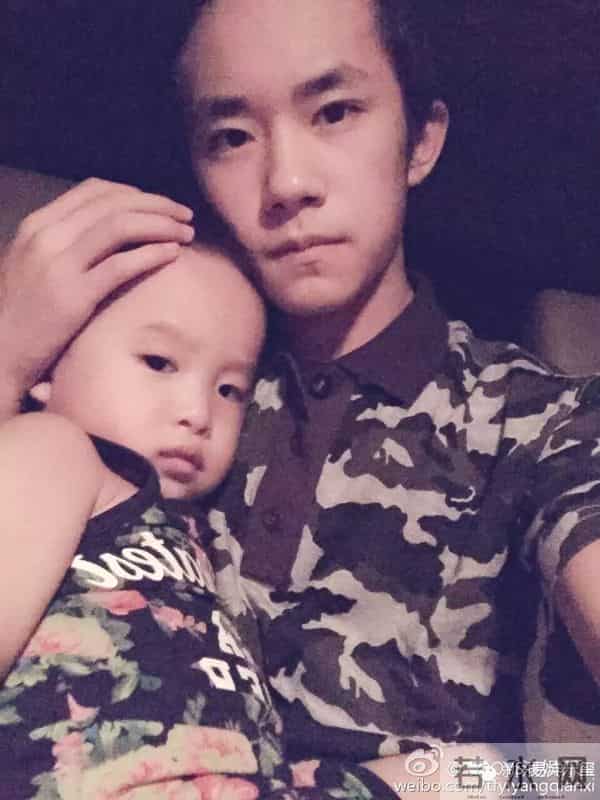 天天哄妹妹好苏,千玺搂弟弟暖炸...小小年纪的他们都成了别人家的哥哥