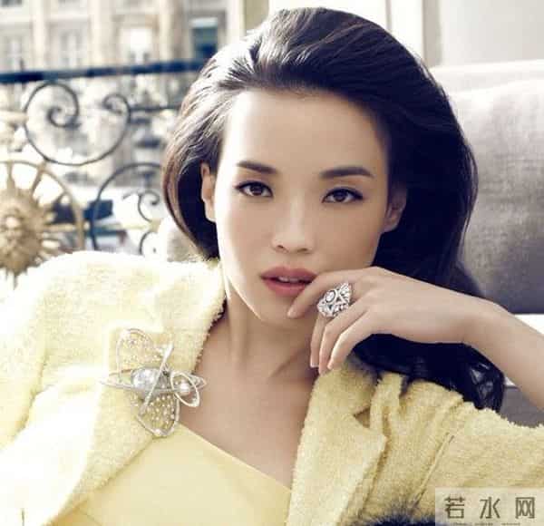 19岁被迫,拍出全裸写真,20岁一脱成名,性感女神的舒淇成长之路