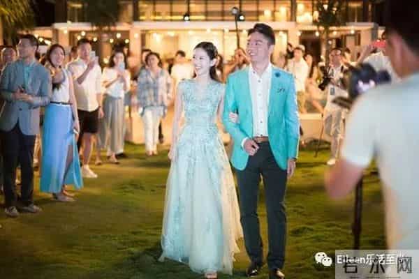 合影被裁？奶茶妹妹的千亿名媛晋级路还有多长？