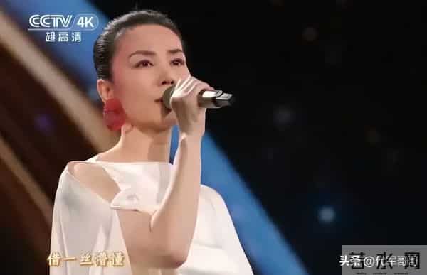 北京那一夜,“跌落神坛”的王菲,让所有人见识了她的江湖地位