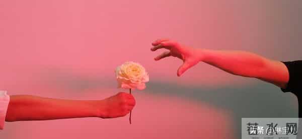 高情商女人用这 3 个 “吸引术”,让男人主动宠你到骨子里