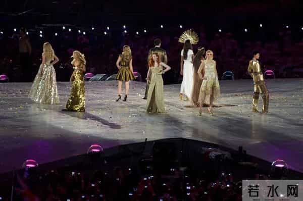 英国“贵族”超模突然离世!雌雄同体的美惊艳世人,曾是老佛爷挚爱…