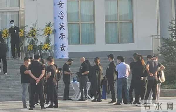 于月仙告别仪式现场曝光:赵家班成员泪如雨下,倪萍朱军深切哀悼