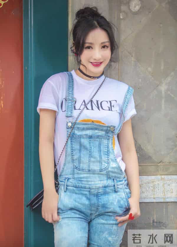 柳岩又“兴风作浪”，穿紧身抹胸鱼尾连衣裙，“尤物身材”太销魂