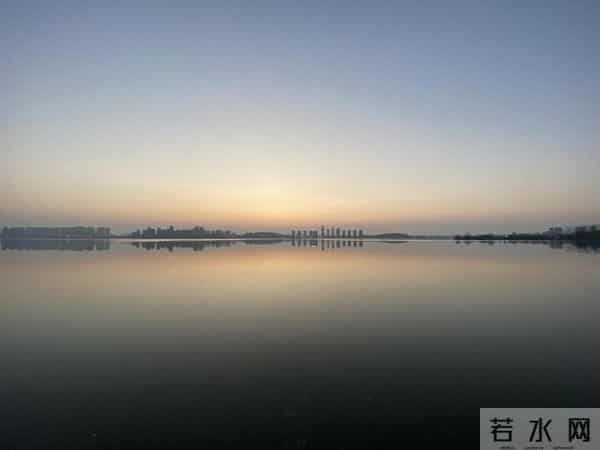 我,盲人按摩师,手指不灵活,21岁还不会用筷子,想转行当主持人