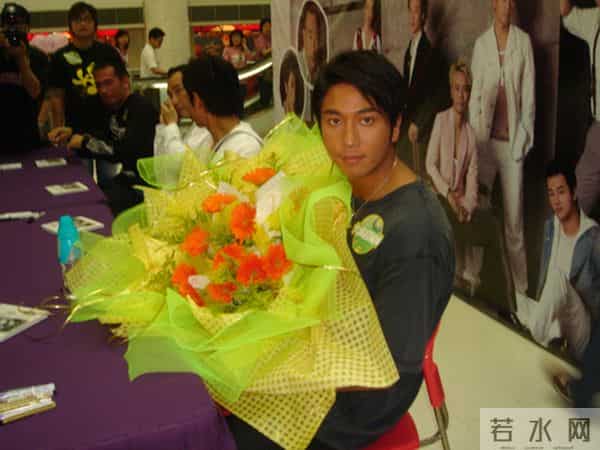 张馨予吴卓羲情断内幕:与人妻鸳鸯戏水,桃色陷阱,浪子回不了头