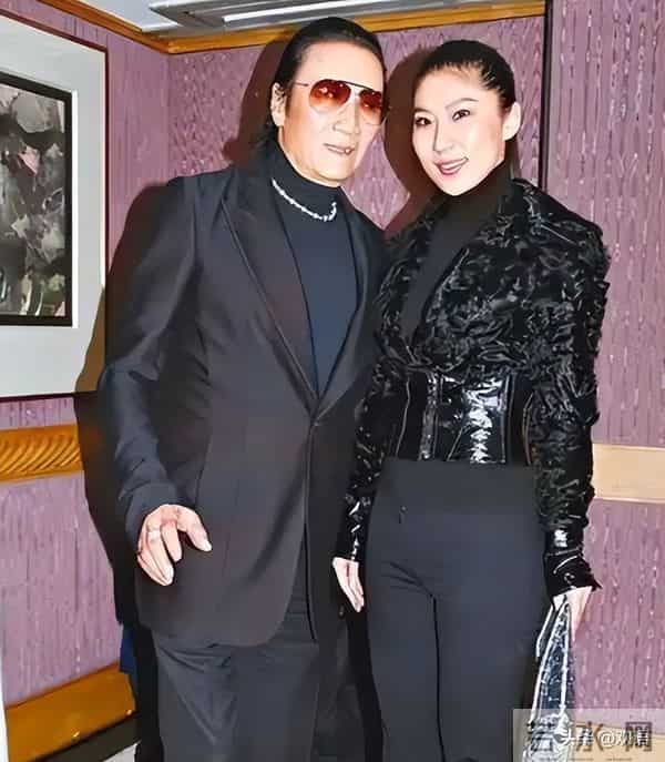 被谢贤养了12年，用青春换来2000万的Coco，已经走上了另一条道路