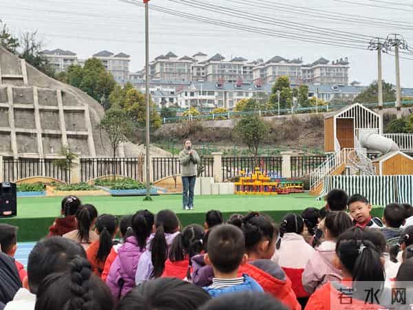 法治进校园 安全护成长——岑巩县司法局法治副校长走进县第四幼儿园 开展法治主题教育