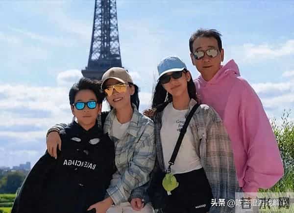 苗圃和富豪老公巴黎度假,十一岁女儿不像她,难怪罗晋会说那句话