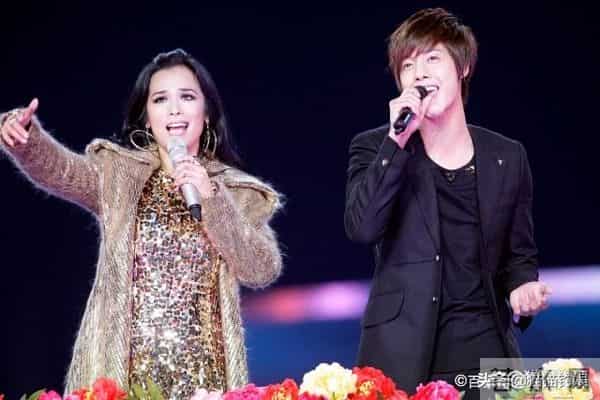 36岁金贤重官宣婚讯后首发文,美男迟暮,近照超像前老板裴勇俊