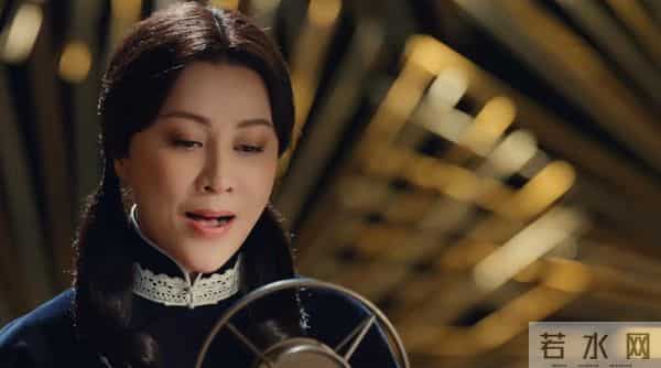 40岁不愿演妈、70岁扮少女、整容、硬凹性感…她们的不服老真尴尬