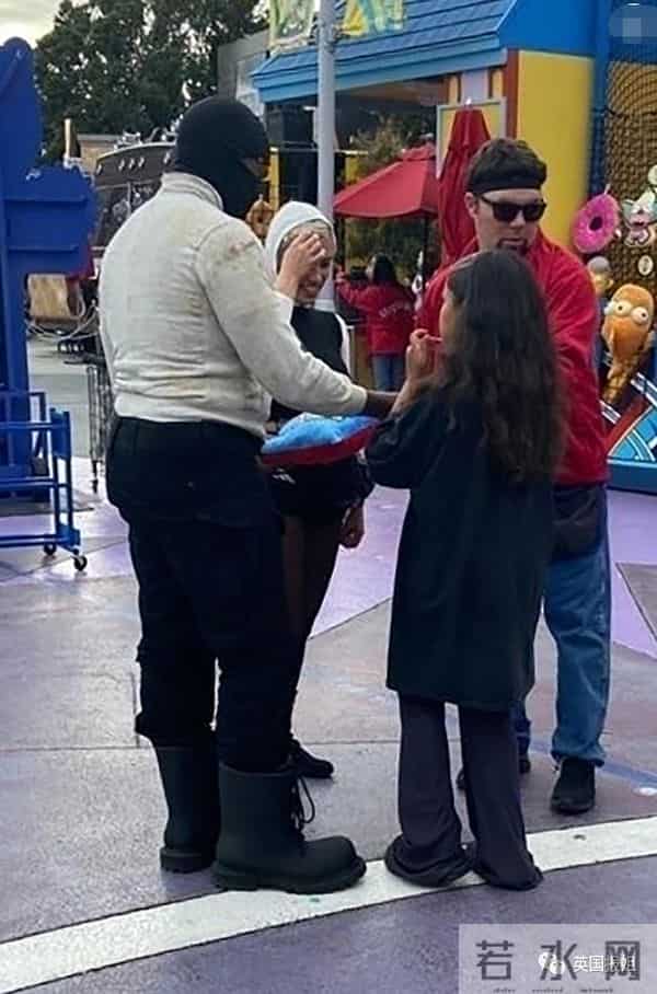 金卡戴珊离婚又分手后变化超大！素颜出镜惊呆网友，参演爆火美剧