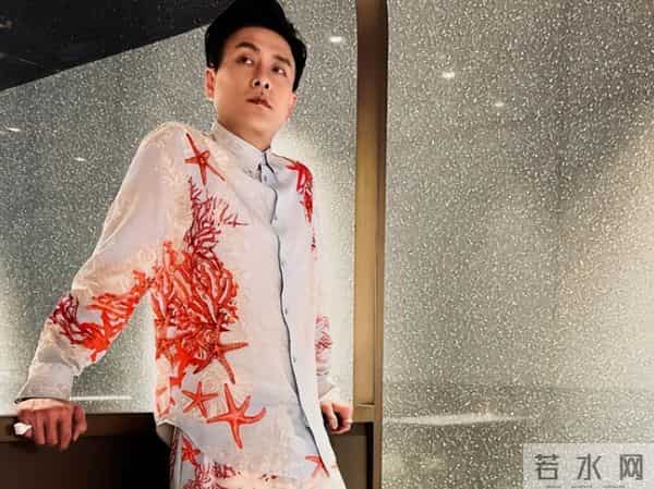 44岁港星街头被拍，消瘦憔悴判若两人，粉丝这还是那个他吗