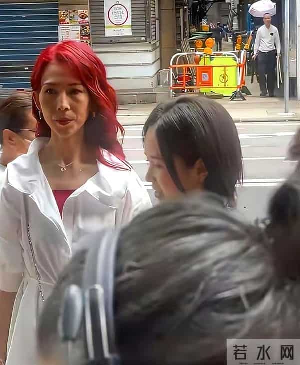 面相也变了！52岁蔡少芬的现状让人心酸，脸垮不平，又瘦又老