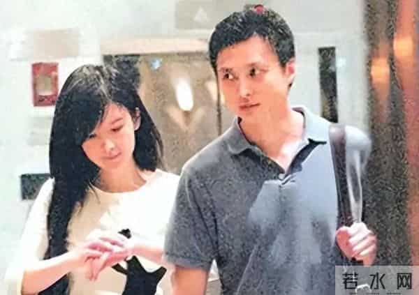 周慧敏不吵不闹，倪震八次出轨，她为何还能稳坐“倪太太”？