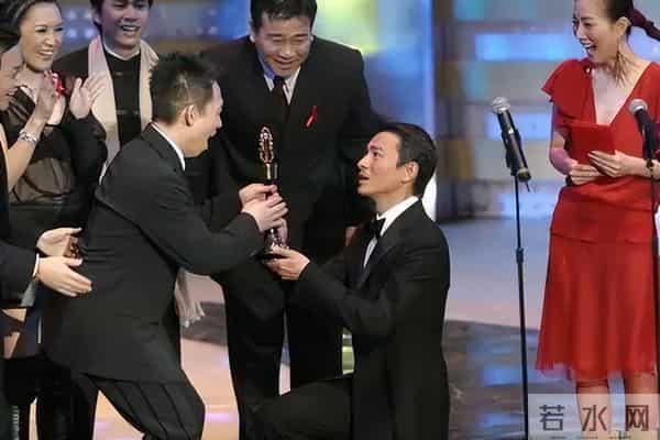 当“中国天王”出席韩国顶级颁奖礼,会是啥场面?网友:砸场子的