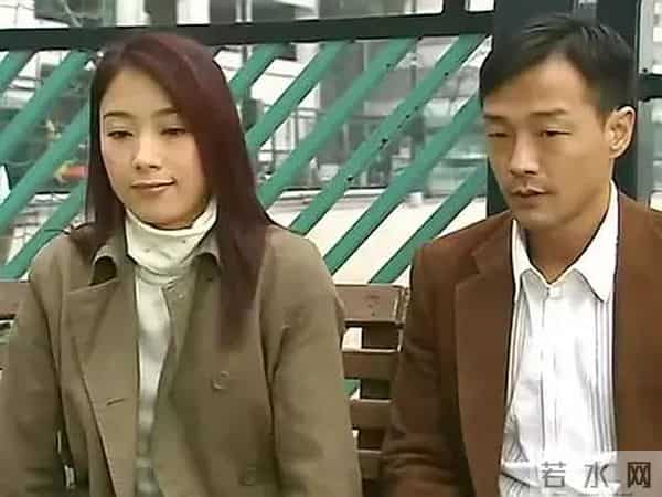 《宫心计》花絮曝光,陈豪自己补妆,杨怡戏服下的破洞牛仔裤亮了