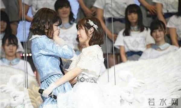 渡边麻友毕业演唱会:虚幻而完整的梦境