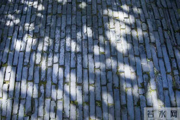 上联：三星白兰地；下联：五月黄梅天 100个无情对，超有趣对联