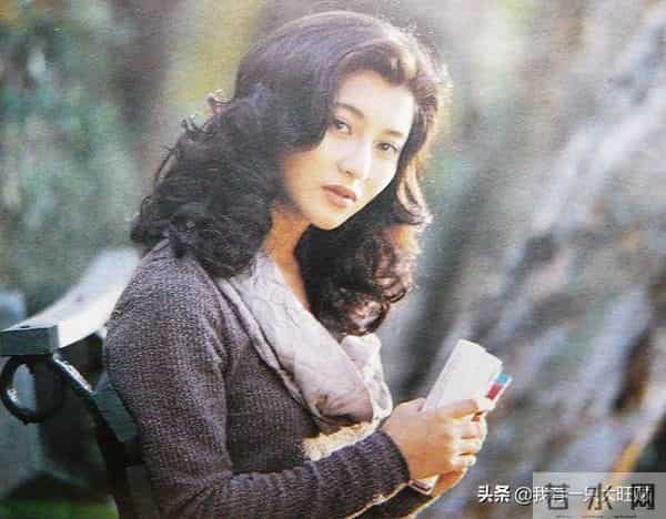 《我和春天有个约会》完美融合精明与单纯的金露露，因美好而幸福