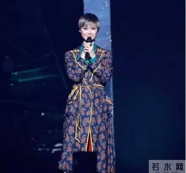 李宇春跳钢管舞禁欲撩人 富豪神秘男友首曝光