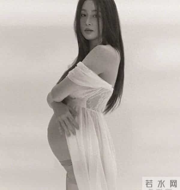 韩国女演员惊喜官宣：喜迎二胎，孕肚写真曝光！