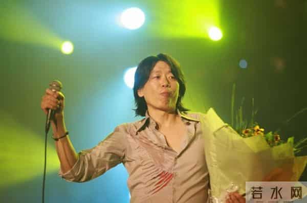 能在老狼失恋的时候陪他一起抹眼泪的男人,只有高晓松了