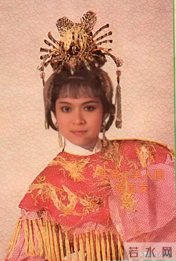 郭靖师傅~斑斑,主持过央视春晚,前夫惠天赐,姐姐森森