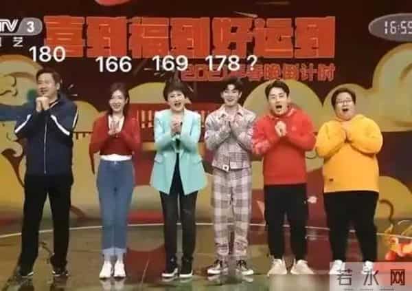 矮个男星虚报身高，穿高跟鞋、踩箱子，跟女明星同框就原形毕露