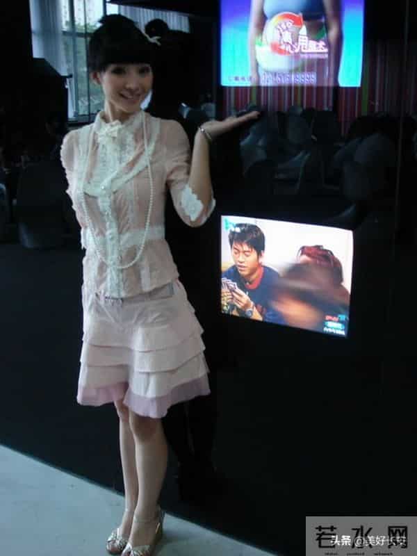 高清多图：柳岩在陕西卫视工作的旧照，青涩懵懂被评价是“丑女”