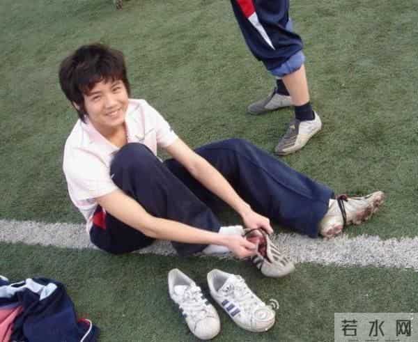 鹿晗生日快乐！他外表柔弱但他却是体育全能王：足篮球跨栏神勇