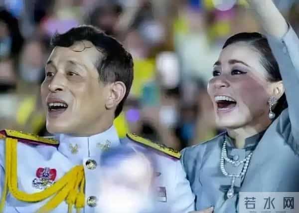 苏后穿衣从土变洋的转变,是这位高人的功劳,礼服穿完还有大用场