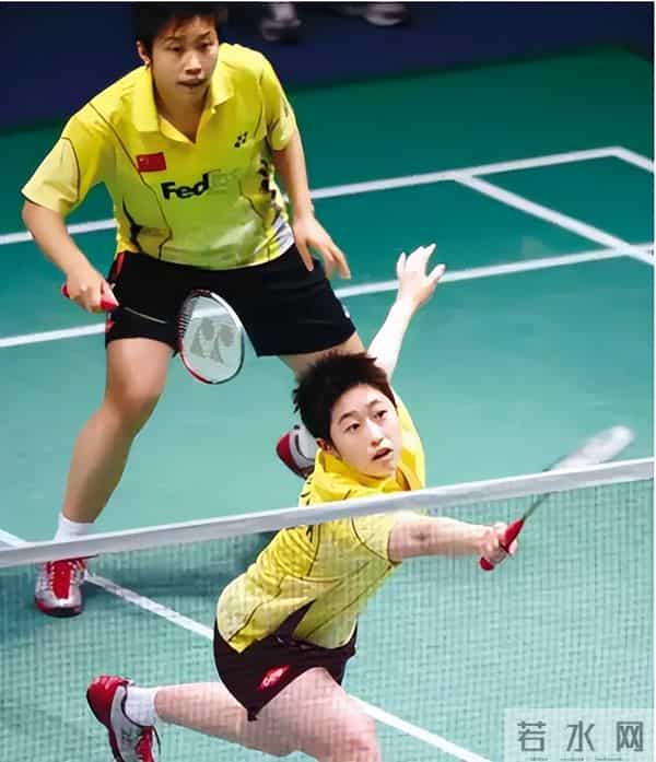 羽毛球奥运冠军于洋：运动生涯悲情，退役卖衣服，婚恋成谜