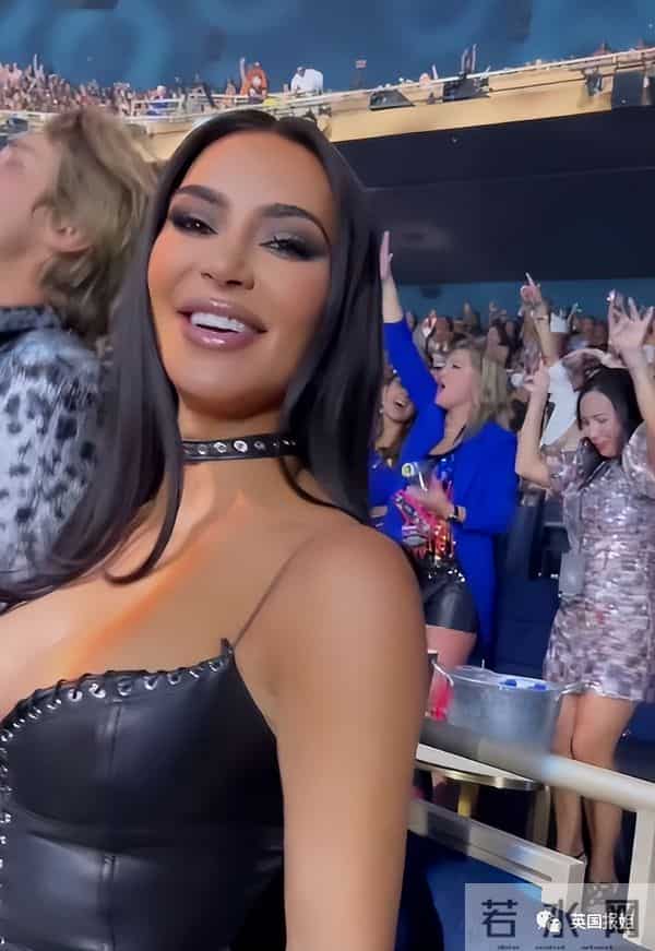 金卡戴珊离婚又分手后变化超大！素颜出镜惊呆网友，参演爆火美剧