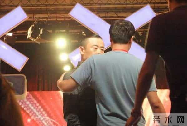 包小柏压制曾轶可,魏坤琳气走郭敬明,而周立波自己生闷气!