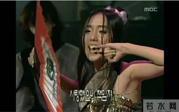 她曾爆红艳压李孝利 37岁从杀马特持续换脸美得惊人