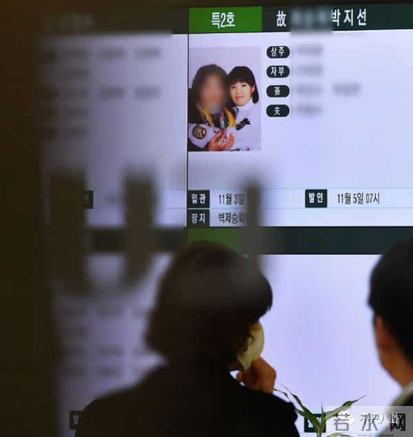 一定很痛苦吧?生日前一天,她和母亲一起自杀身亡