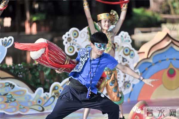 肌肉男神Rain跑男秀身材，逗趣上演最炫民族风