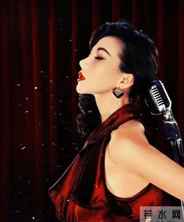 你敢相信如今41岁的阿朵,在《男人装》的战绩无人能及?