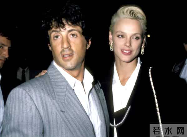 76岁史泰龙3度离婚!被指隐瞒财产,手臂上妻子头像纹身已换成狗