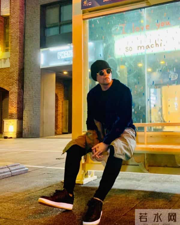 冠希亲晒黑丝绸全撕开效果！Kevin Poon 上脚演绎