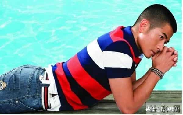 有一种性感,是男明星们的翘臀,恰到好处的刚刚好