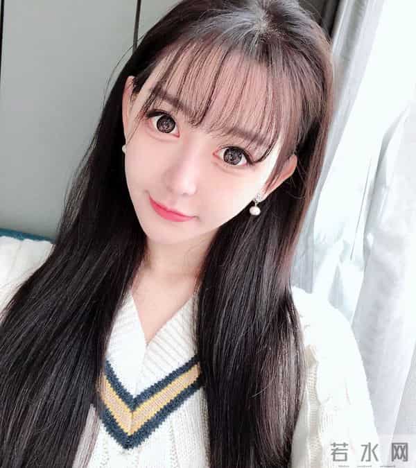 陈冠希前女友谢芷蕙与富二代分手重返娱乐圈,容貌大变网红脸抢镜