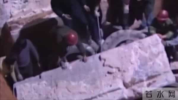 2005年,朱元璋儿子墓内发现6具少女遗骸,开墓门前出现一片白雾