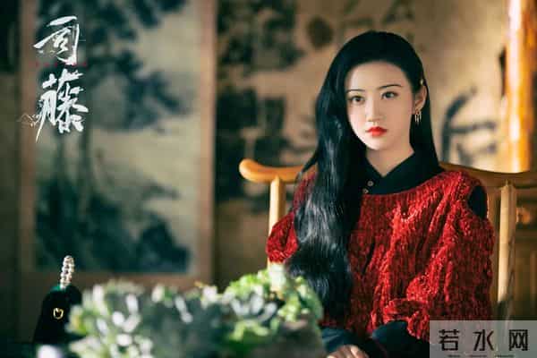 同样背靠京圈，把关晓彤、刘浩存和徐静蕾放在一起，差别就大了