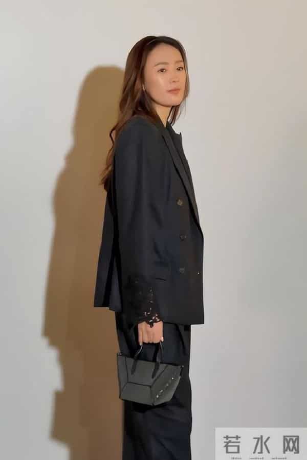 深圳这一天,胡静更显嫩,童瑶又飒又美,却被罕见现身的王凯惊艳